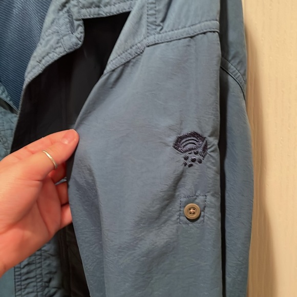 Mountain Hard Wear button up - Picture 5 of 7